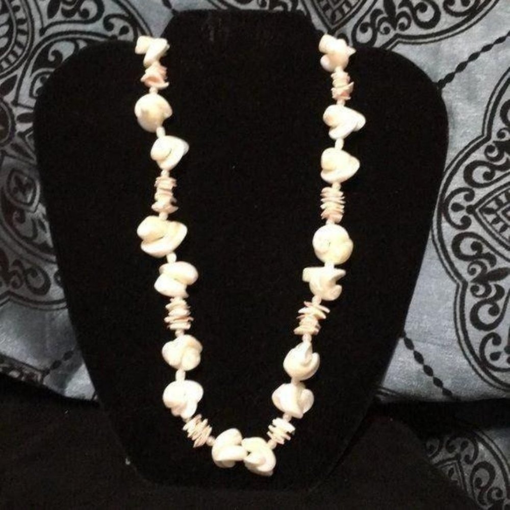 Beautiful Vintage jewelry natural chunky necklace